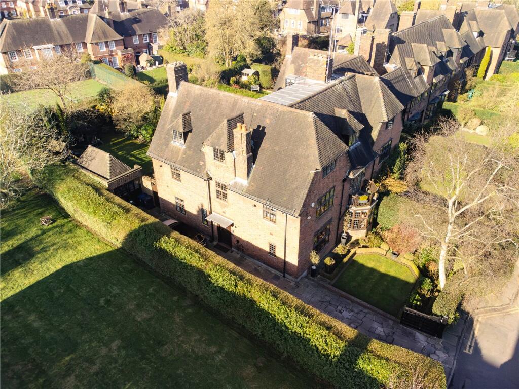 6 bedroom semi-detached house for sale in Heath Close, Hampstead Garden Suburb, London, NW11